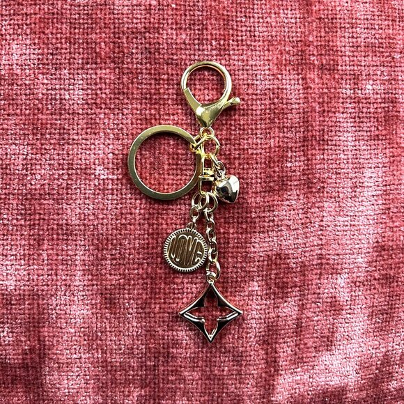 New LOVE and CLOVER Bag Charm Gold Tone💕 - Picture 1 of 7